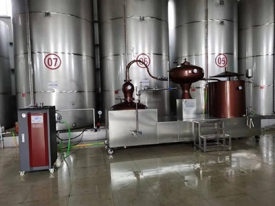 這幾年因為疫情等原因給我國經(jīng)濟(jì)帶來很大沖擊,隨著經(jīng)濟(jì)放緩釀酒行業(yè)也受很大影響,我們公司是主要生產(chǎn)葡萄酒加工設(shè)備設(shè)備的廠家,